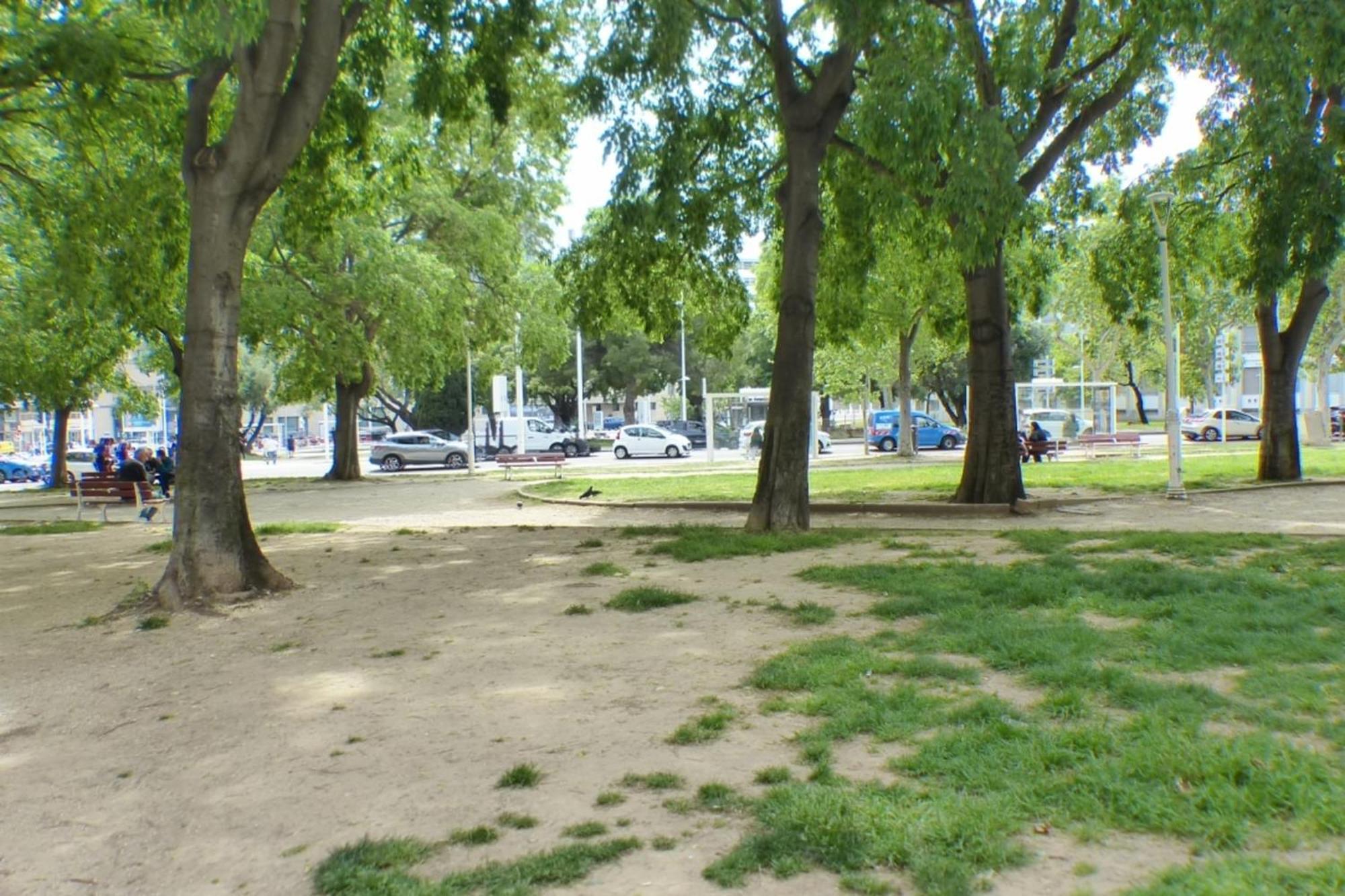 The 2 Bedroom With Balcony - Near Park Appartement